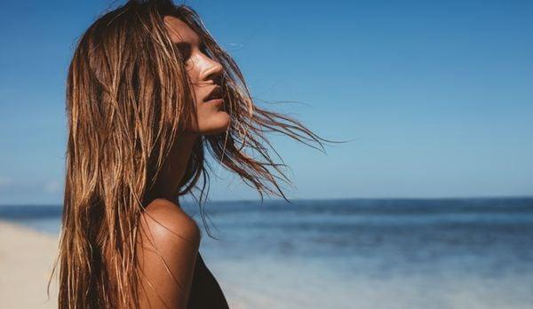 Cuidados Essenciais com o Cabelo no Verão